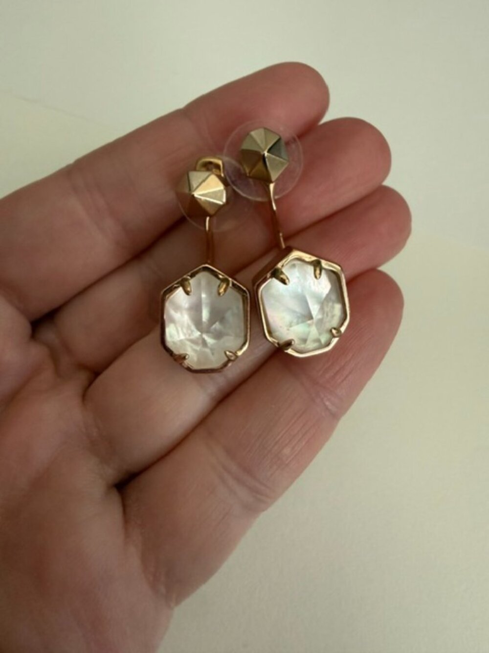 Kendra Scott Jordy ear jacket earring in mother of pearl and gold